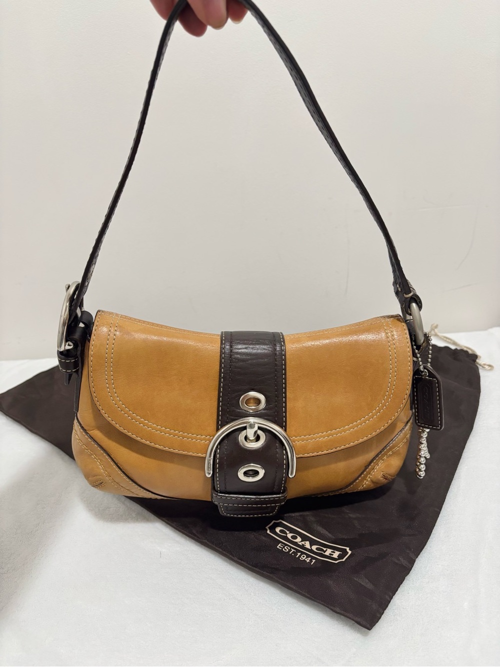 Vintage Y2K Coach Soho Two-Tone Leather Buckle Flap Bag ๐ค๐ฏโจ